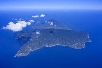 八丈島全景